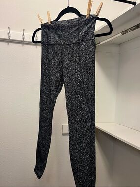 Athleta Black & White Speckled Lightning Static 7/8 Leggings